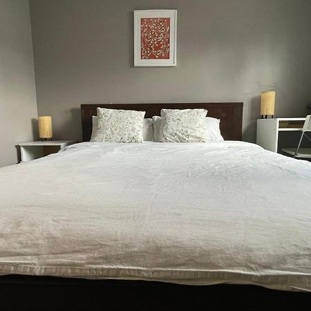 Private Room With Queen Bed In Richmond 202 Εξωτερικό φωτογραφία
